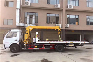 老山附近汽车轮胎更换